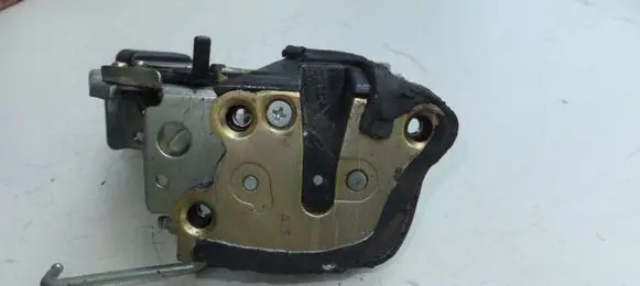 Toyota Land Cruiser (J100) Rear door lock