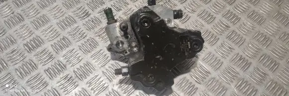 Volvo S80 Fuel injection high pressure pump 8692521