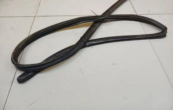 Saab 9-5 Rubber seal front coupe door 