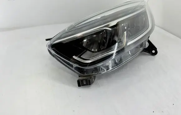 Renault Captur Headlight/headlamp 260606152R 01297705
