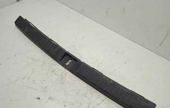 Trunk/boot sill cover protection