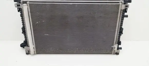 Audi Q7 4M Coolant radiator