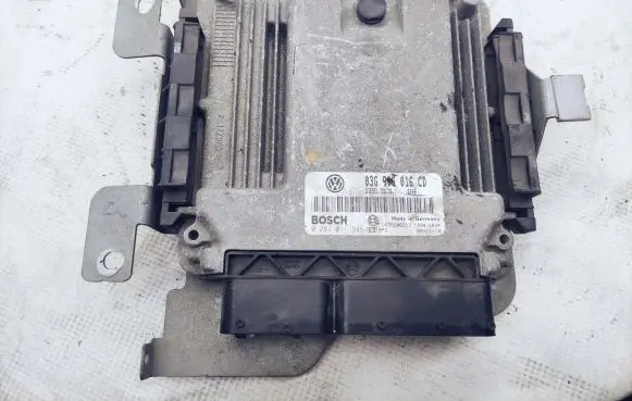 Volkswagen Touran I Engine control unit/module 1T0906216 0281011945