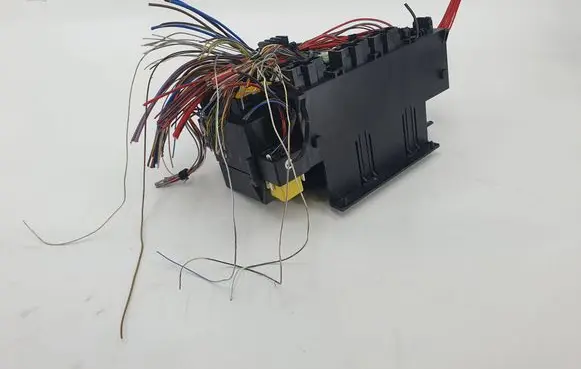 BMW 5 E34 Relay mounting block 1378539