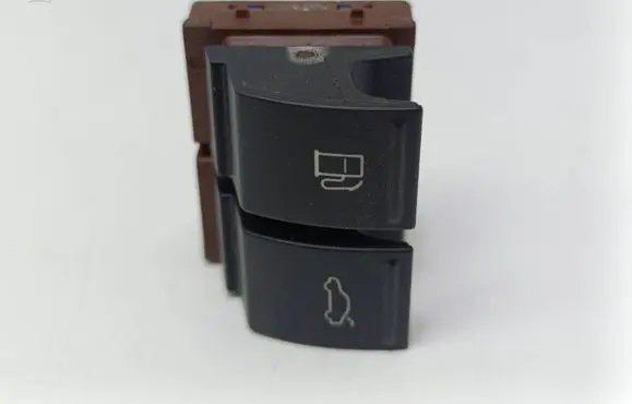 Volkswagen PASSAT B6 Tailgate opening switch 