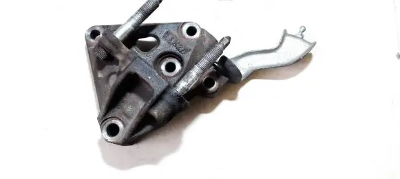 Toyota Urban Cruiser (XP110) Engine mounting bracket