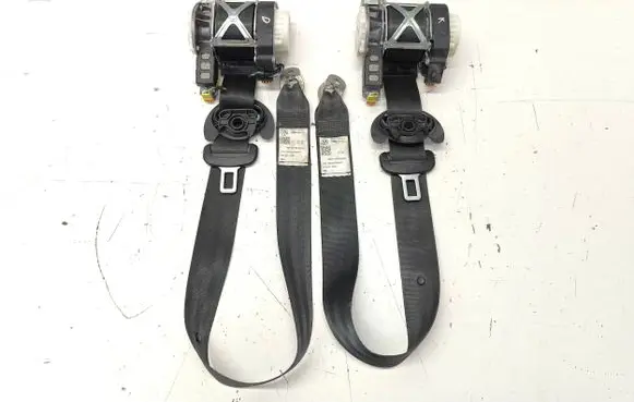 Volkswagen Jetta VI Front seatbelt 5C6857706C 5C6857705B