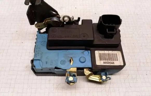 Volvo S60 Front door lock 8650544