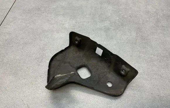 Volkswagen Sharan Fender mounting bracket 7N0821136A