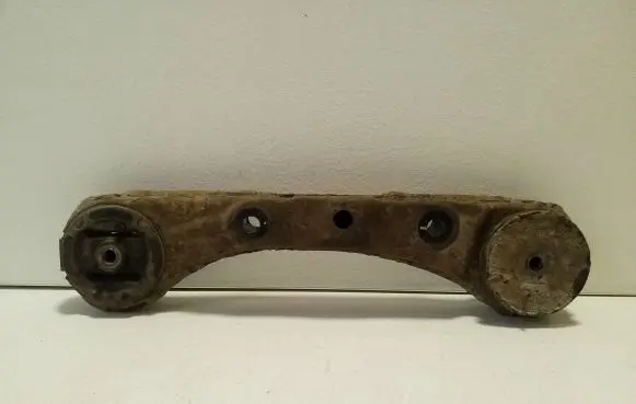 Honda CR-V Rear differential/diff mount bracket 