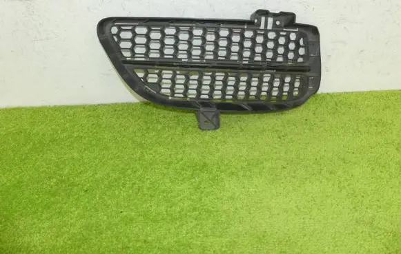 Volkswagen Touareg I Front bumper lower grill 7L6853666B