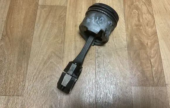 Mitsubishi Pajero Piston with connecting rod ME200689