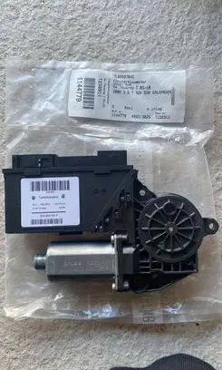 Volkswagen Touareg I Rear door window regulator motor 7L0959704D