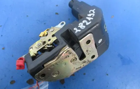 Chrysler Grand Voyager III Front door lock