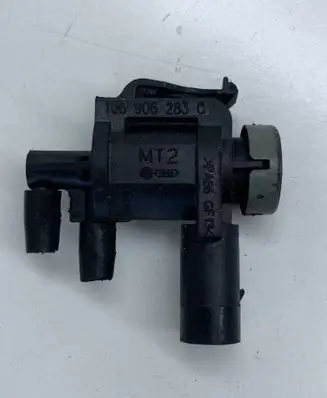Volkswagen Golf IV Turbo solenoid valve 1J0906283C