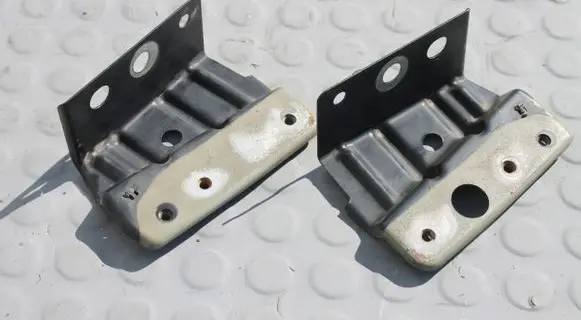 Nissan Qashqai Fender mounting bracket