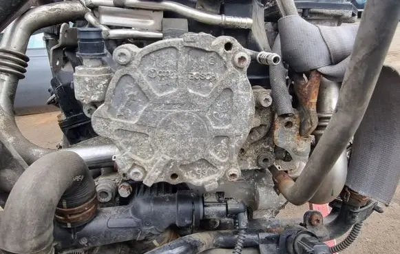 Volkswagen Transporter - Caravelle T5 Vacuum pump 03L145100