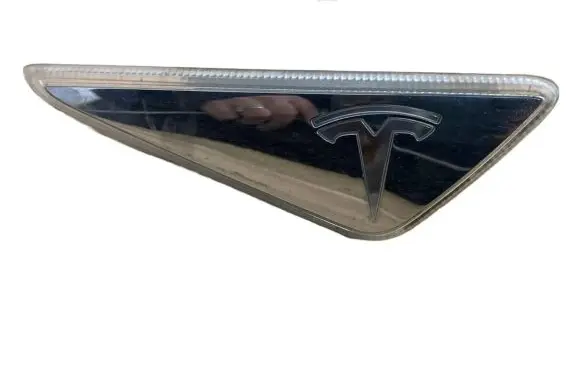 Tesla Model S Front fender indicator light 600770700C