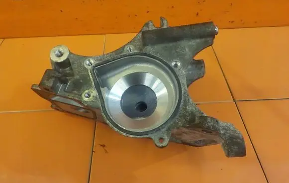 Mini One - Cooper Coupe R56 Engine mounting bracket 