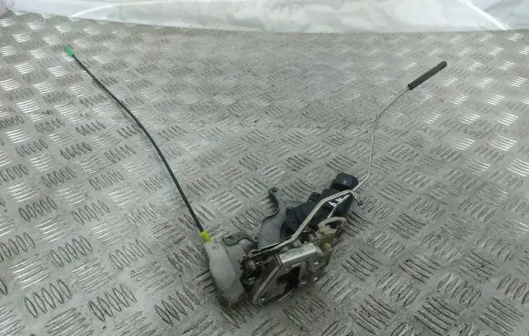 Toyota Aygo AB10 Front door lock