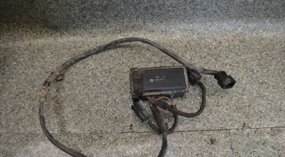 BMW 5 E39 Coolant fan relay C23303A143C502