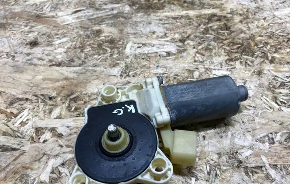 Mercedes-Benz CL C216 Vent window/glass motor A1718201442