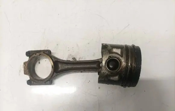 Volkswagen Golf IV Piston with connecting rod