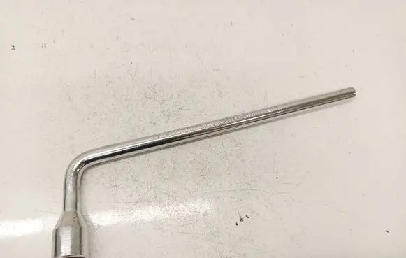 Nissan X-Trail T30 Wheel nut wrench A2215810001