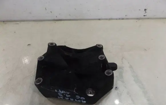 Opel Astra H Engine mounting bracket