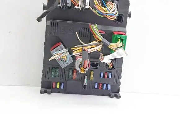 Peugeot 206 Fuse module 9652474780 S118085220D
