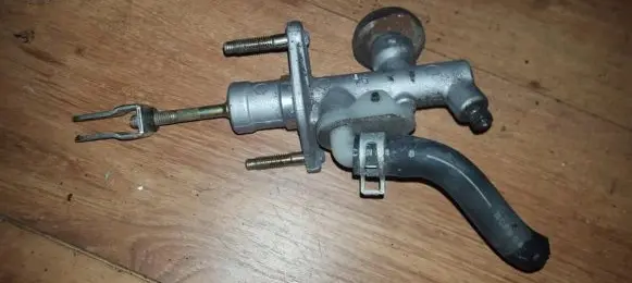 Nissan Almera N16 Clutch master cylinder
