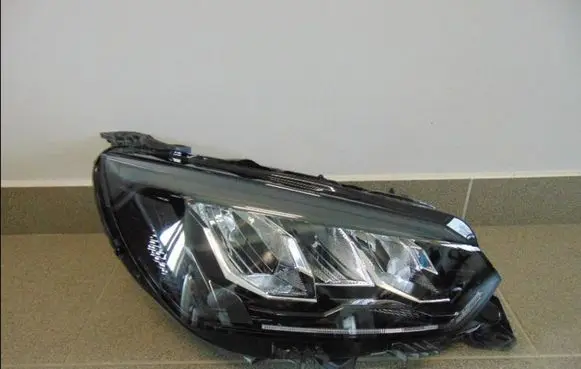 Peugeot 208 Headlight/headlamp 90200108