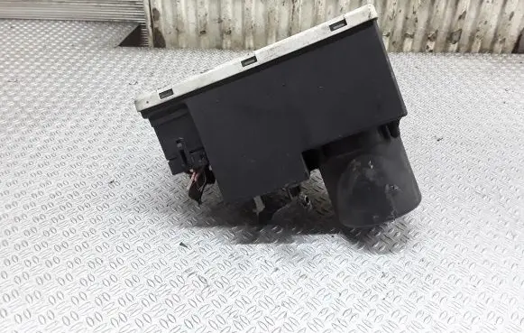 Audi A4 S4 B5 8D Central locking vacuum pump 8I0862257E