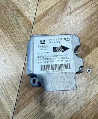 Opel Zafira A Airbag control unit/module 09229303 BGS16089979 330518650