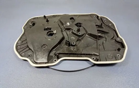 Engine bonnet/hood sound/heat insulation