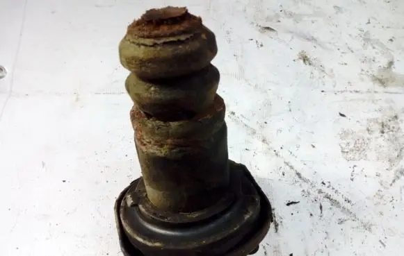 Ford Mondeo MK IV Front coil spring rubber mount 