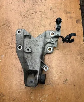 BMW 1 E82 E88 Engine mounting bracket 22116760317 6760317
