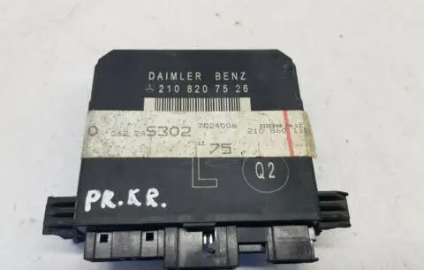 Mercedes-Benz E W210 Door control unit/module 2108207526 nr1961