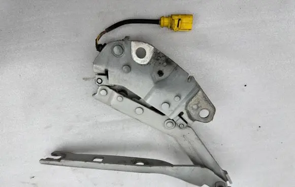 Volkswagen Tiguan Bonnet Pedestrian Airbag Actuator 5NA823823F 5NA823823