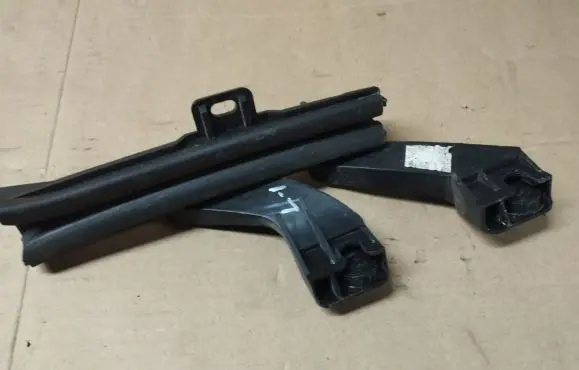 Peugeot 308 Front door windshield rail 9802148080