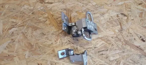 Rear door hinge set