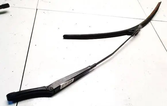 Volkswagen Golf Plus Front wiper blade arm 5m0955409a