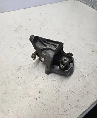 Engine mount bracket