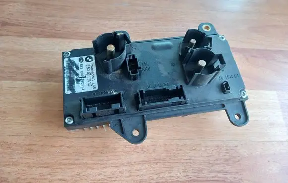 BMW 7 E65 E66 Power management control unit 6943489 8ES00827014