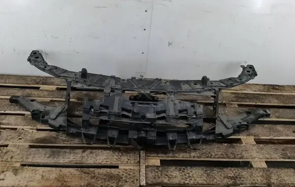 Renault Laguna III Radiator support slam panel