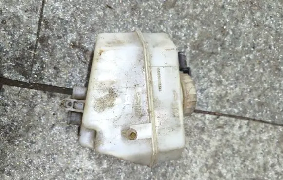 BMW 3 E30 Brake fluid reservoir 03350884781