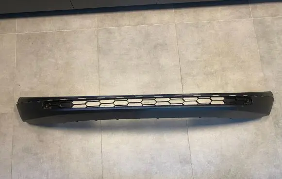Front bumper lip