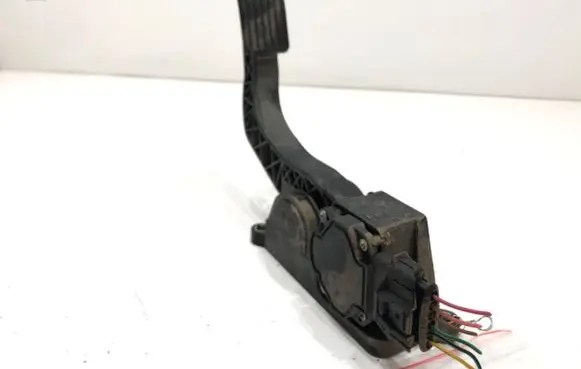Hyundai Santa Fe Accelerator throttle pedal 32705-26010