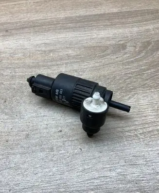 Volkswagen Touareg I Windscreen/windshield washer pump 1J6955651