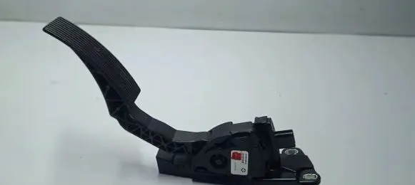 Jeep Grand Cherokee Accelerator throttle pedal 52124785